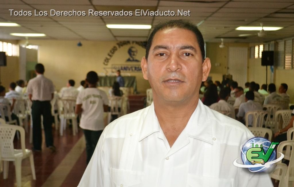 El licenciado Yovanny Ventura, director del colegio Juan Pablo Duarte